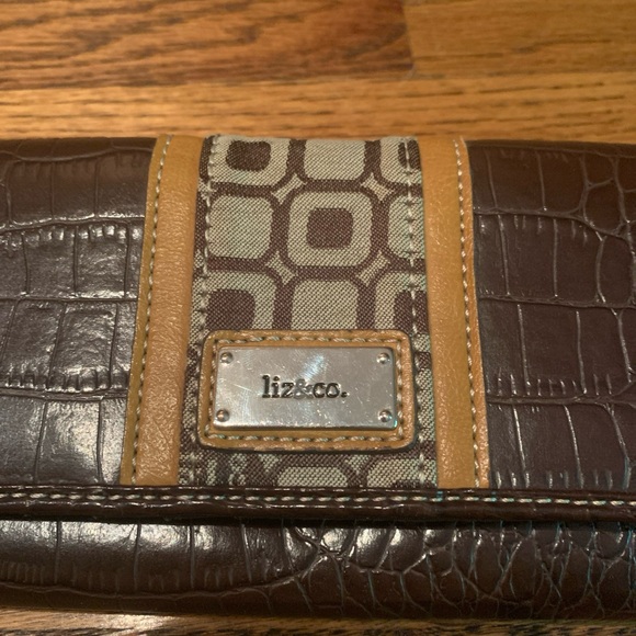 2000s Liz & Co. Brown Croc-Embossed Wallet - Picture 4 of 7